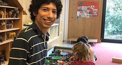 Florian Treßelt hat den Direkteinstieg in die Kita gewagt und eine zweijährige Ausbildung zur Sozialpädagogischen Assistenz begonnen.