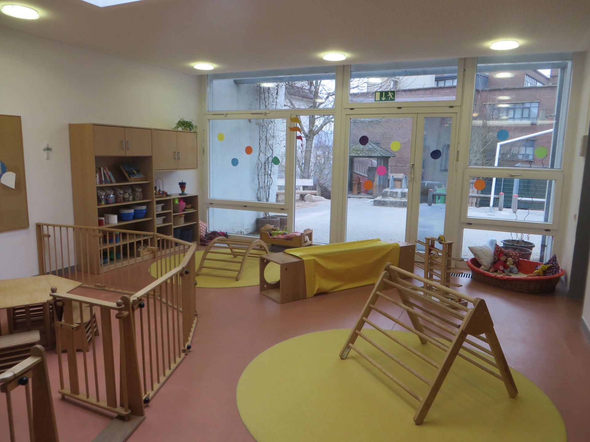 Zu sehen ist ein Spielzimmer für kleinere Kinder in dem Kinder- und Familienzentrum St. Georg im Stuttgarter Norden. 